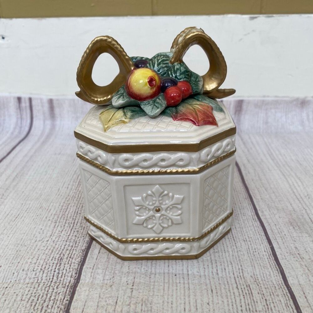 Vintage Fitz and Floyd 1990’s ceramic lidded box Snowy Woods collection